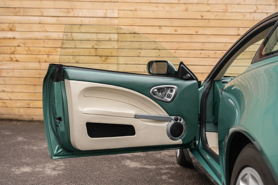 2005 Aston Martin Vanquish 1st Gen - Image 27 of 30