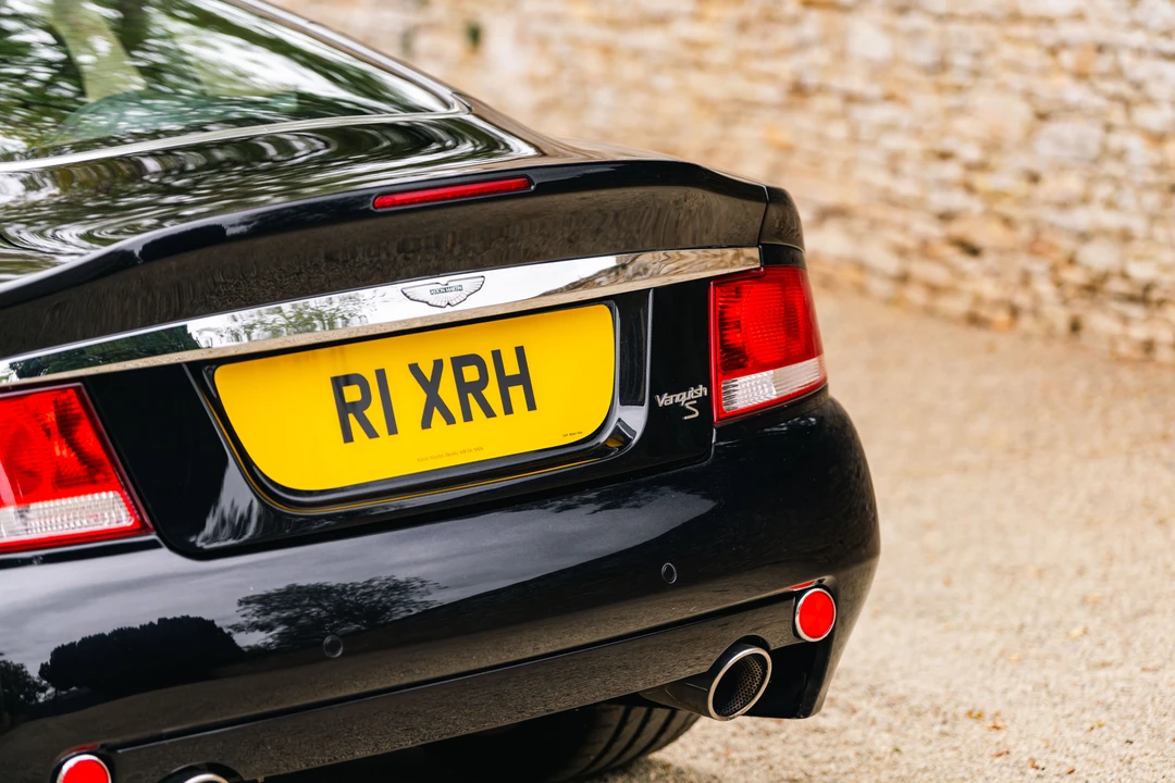 2005 Aston Martin Vanquish 1st Gen - Image 18 of 31