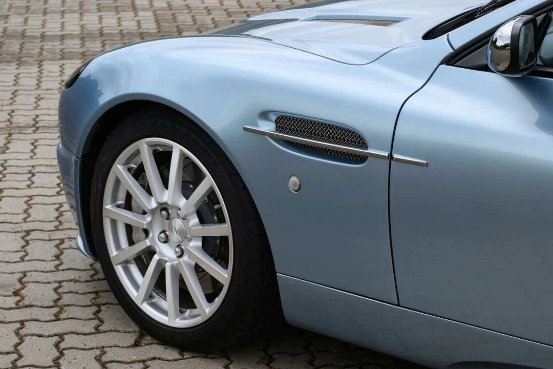 2005 Aston Martin Vanquish 1st Gen - Image 26 of 31