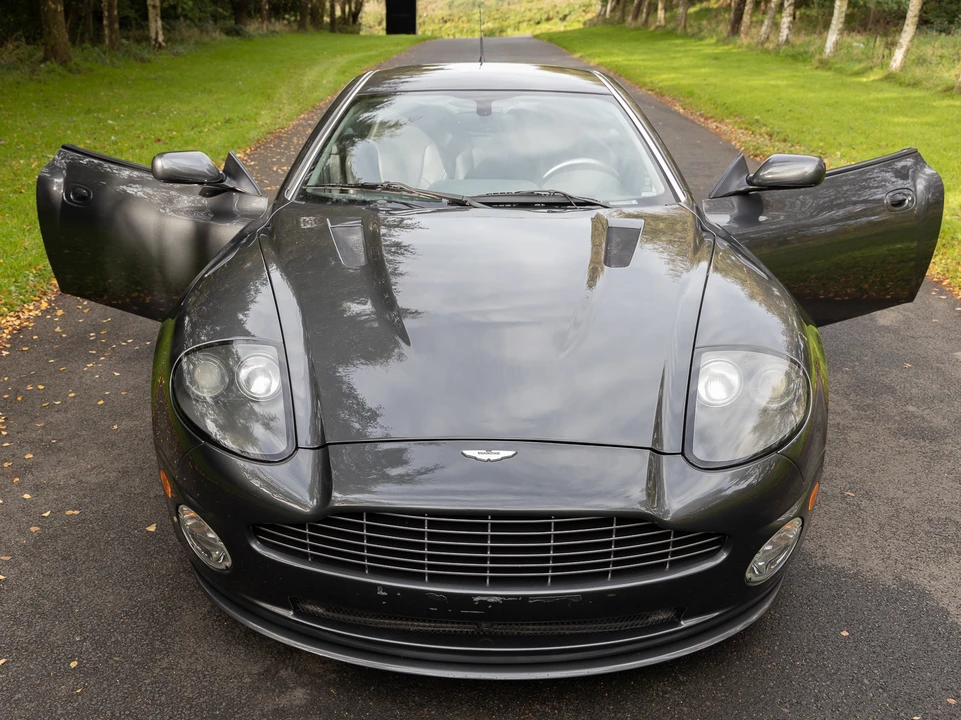 2005 Aston Martin Vanquish 1st Gen - Image 17 of 31