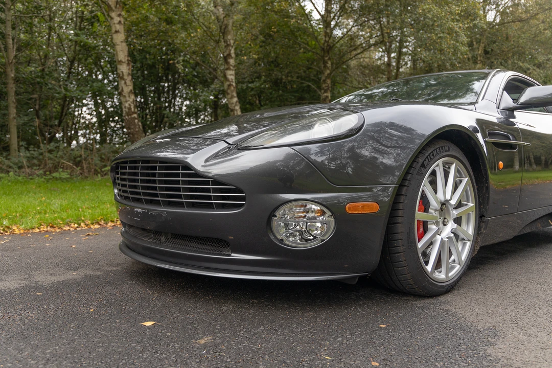 2005 Aston Martin Vanquish 1st Gen - Image 25 of 31