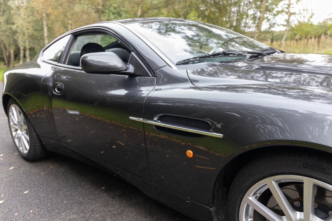 2005 Aston Martin Vanquish 1st Gen - Image 27 of 31