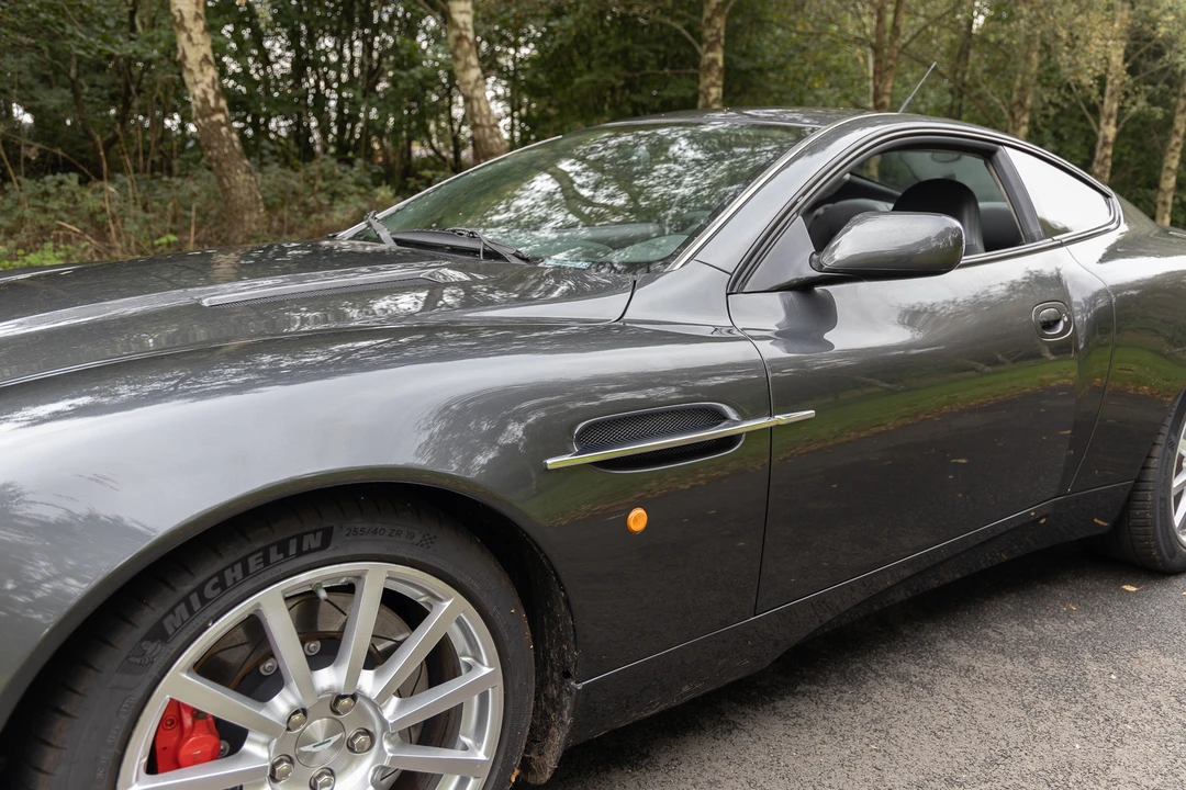2005 Aston Martin Vanquish 1st Gen - Image 28 of 31
