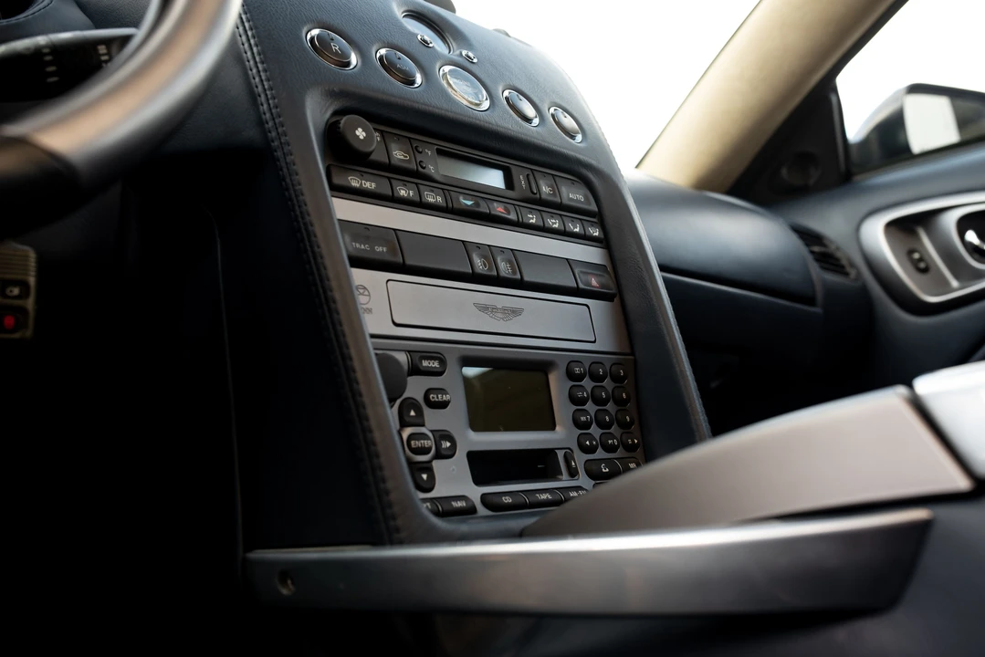 2005 Aston Martin Vanquish 1st Gen - Image 20 of 31