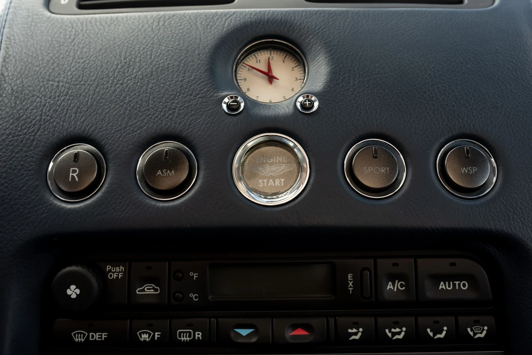 2005 Aston Martin Vanquish 1st Gen - Image 21 of 31