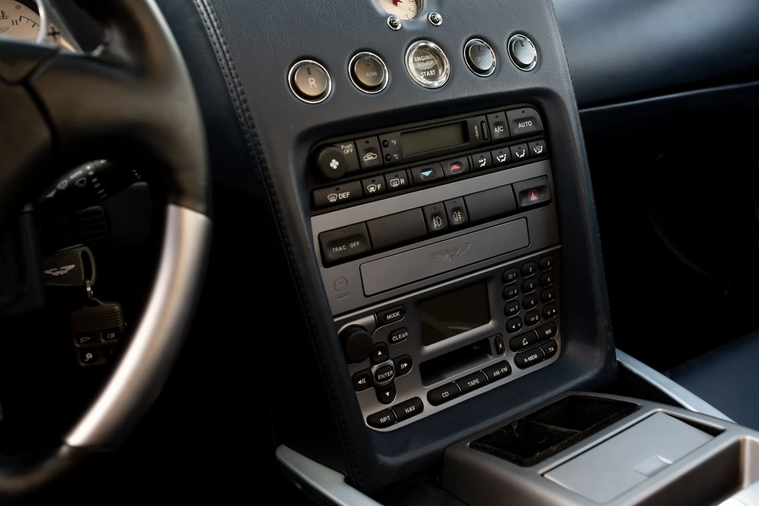 2005 Aston Martin Vanquish 1st Gen - Image 19 of 31