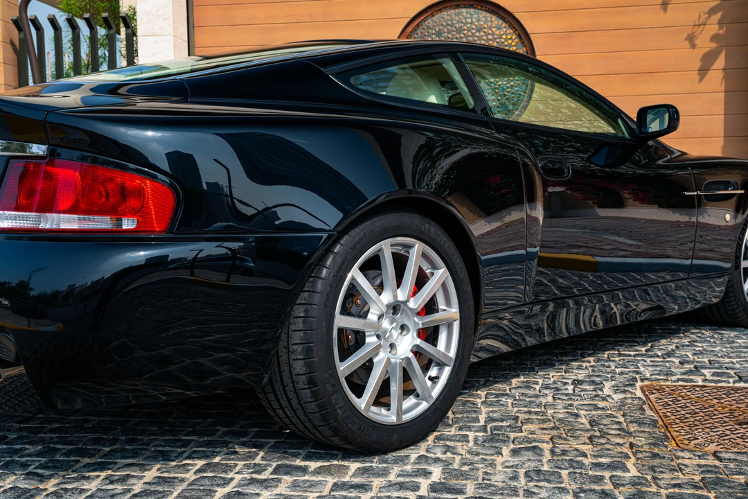2005 Aston Martin Vanquish 1st Gen - Image 27 of 31