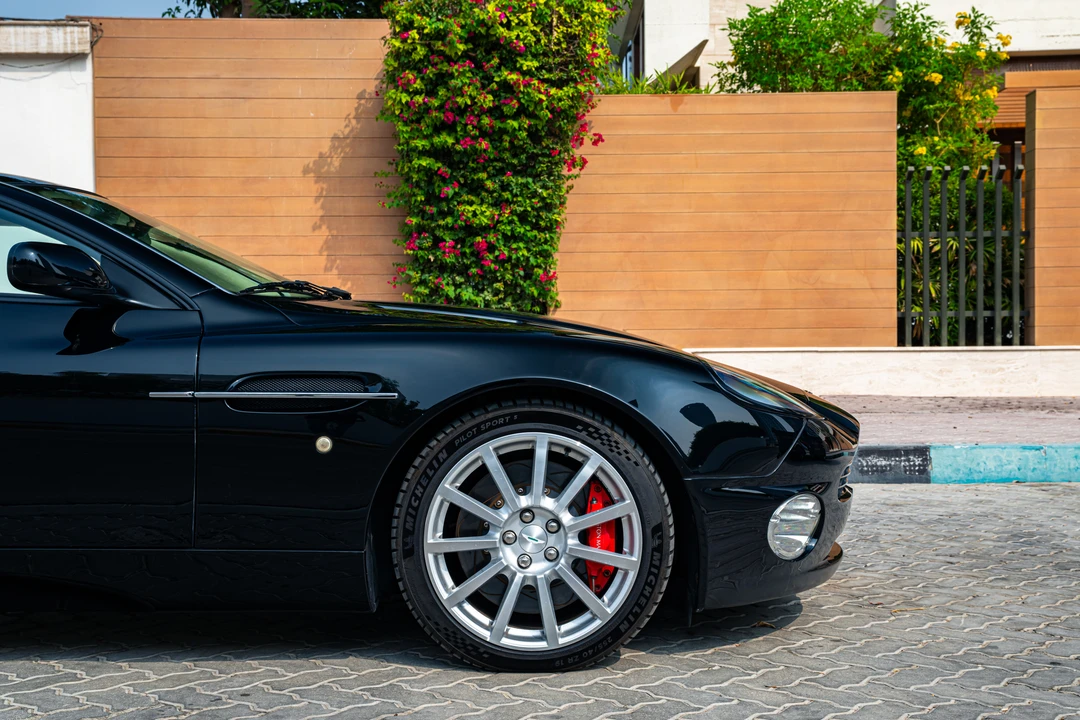 2005 Aston Martin Vanquish 1st Gen - Image 29 of 31