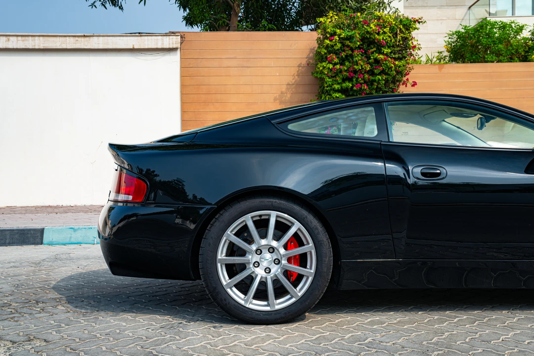 2005 Aston Martin Vanquish 1st Gen - Image 30 of 31