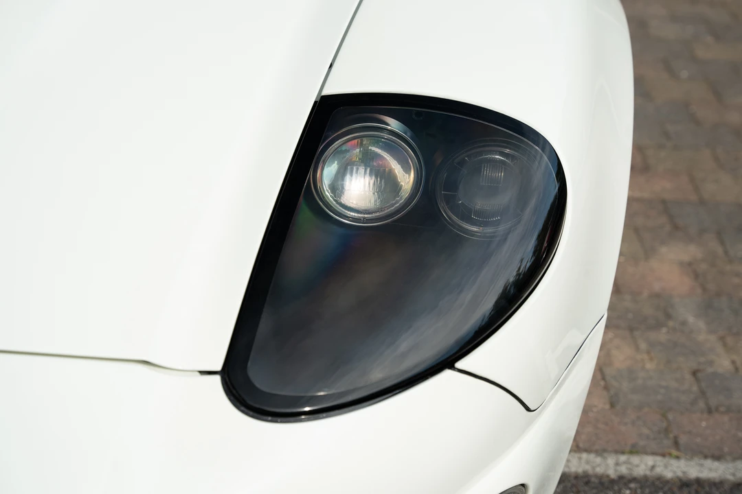 2005 Aston Martin Vanquish 1st Gen - Image 28 of 31