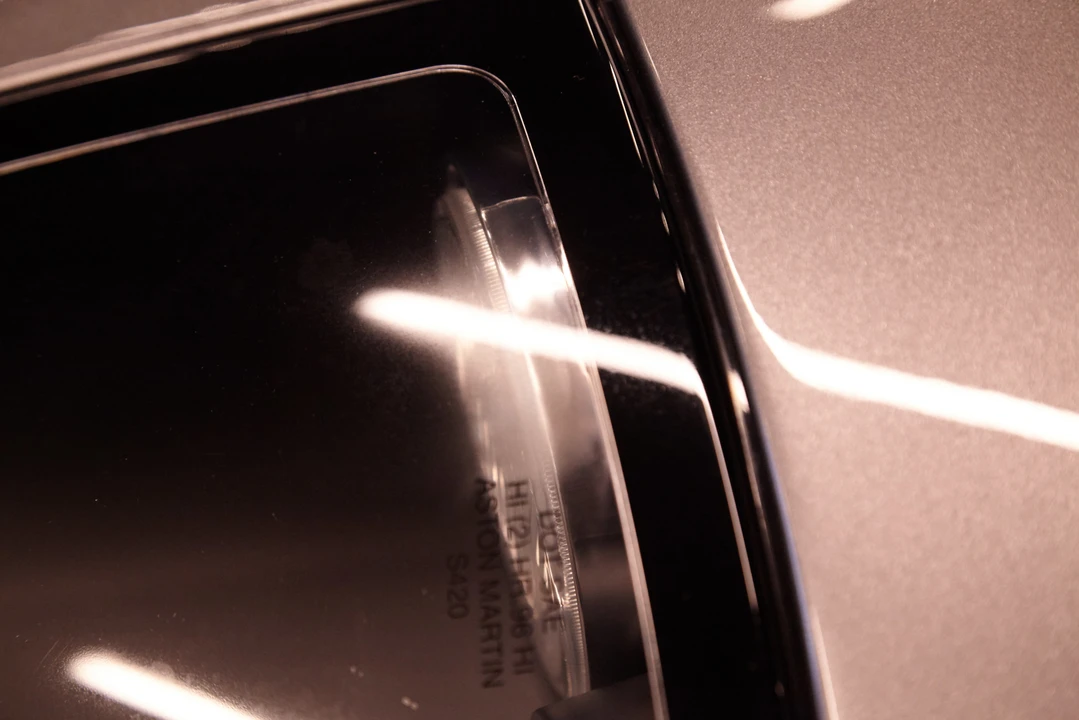 2005 Aston Martin Vanquish 1st Gen - Image 22 of 31
