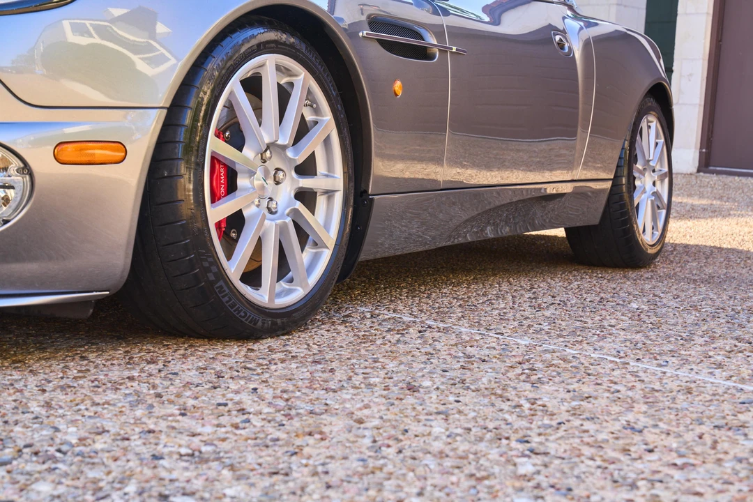 2005 Aston Martin Vanquish 1st Gen - Image 24 of 31
