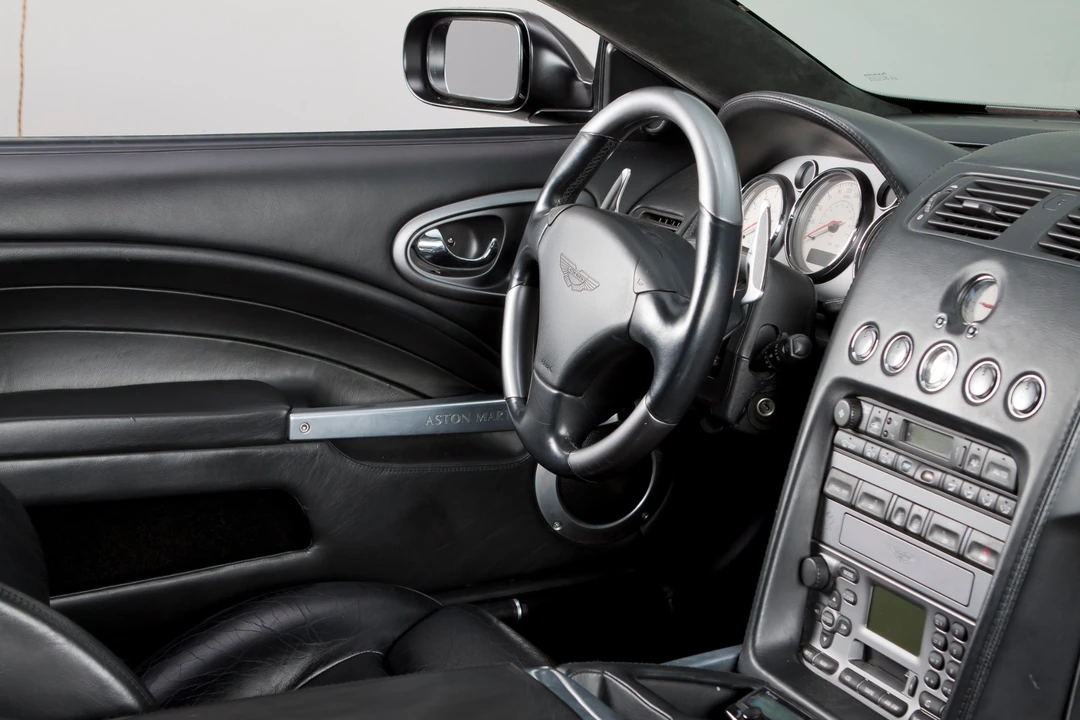 2005 Aston Martin Vanquish 1st Gen - Image 28 of 31