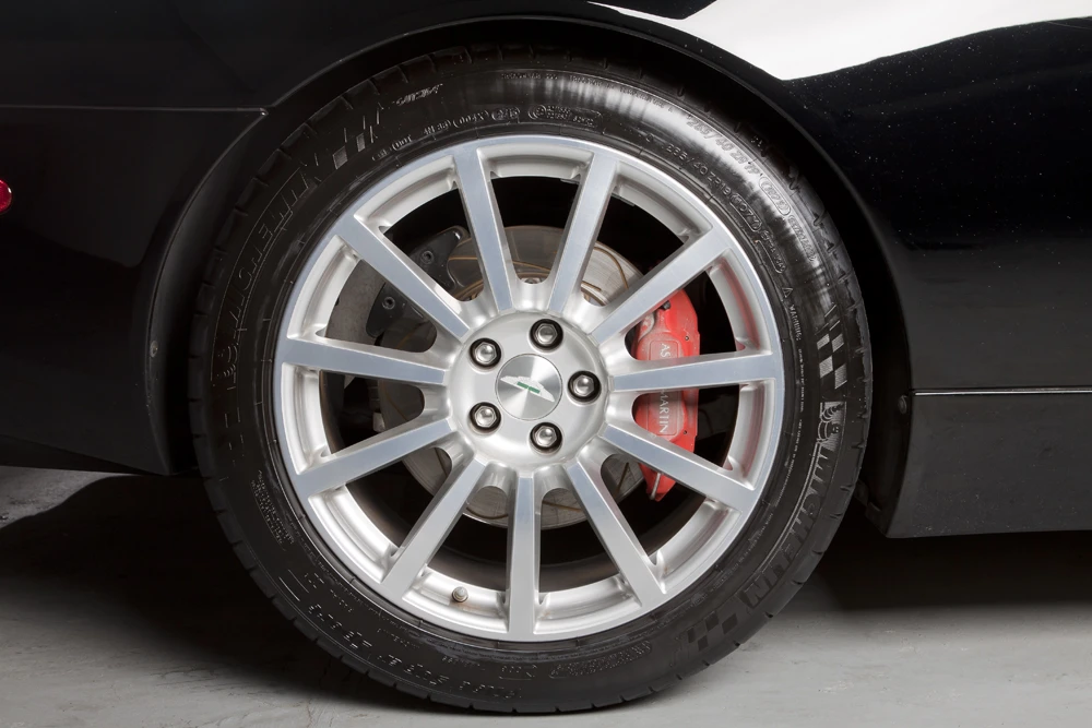 2005 Aston Martin Vanquish 1st Gen - Image 9 of 31