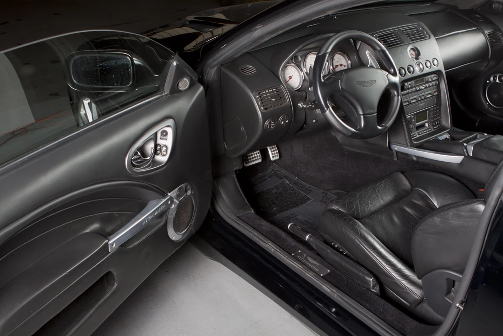 2005 Aston Martin Vanquish 1st Gen - Image 14 of 31