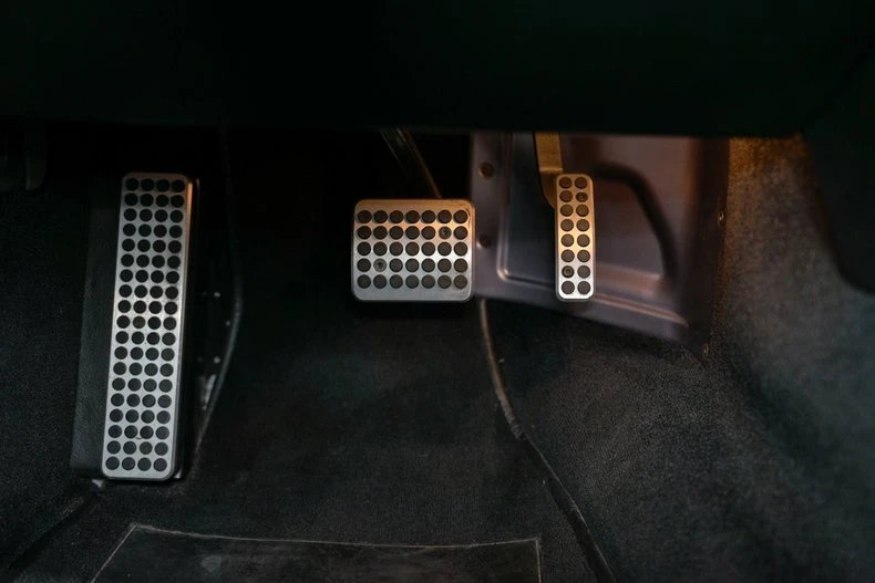 2005 Aston Martin DB9 - Image 9 of 20