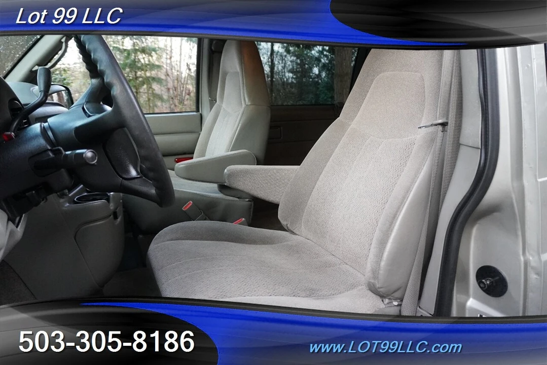 2005 Chevrolet Astro - Image 2 of 4