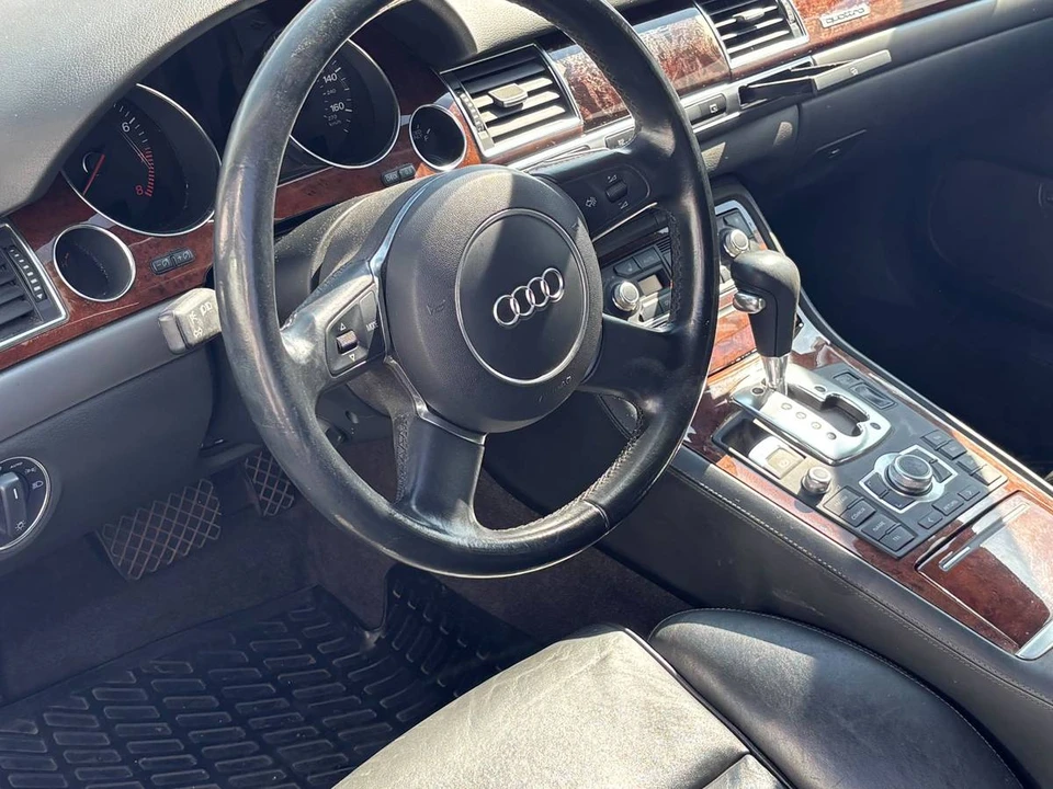 2005 Audi D3 A8 - Image 2 of 2
