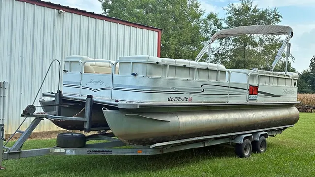 2005 Bentley 24 Foot Pontoon Boat
