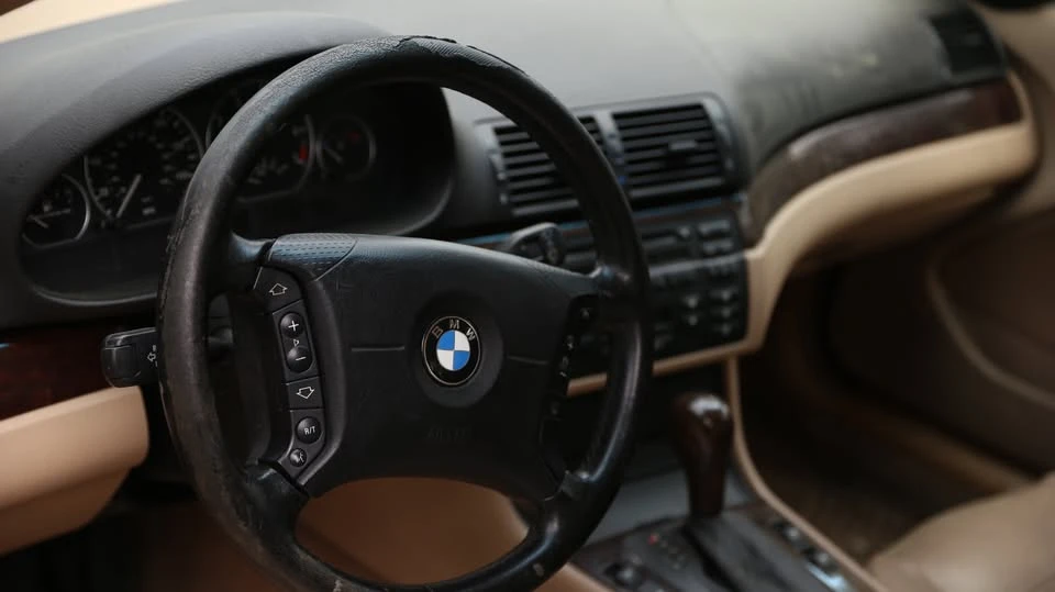 2005 BMW E46 330i & 330Ci - Image 10 of 15