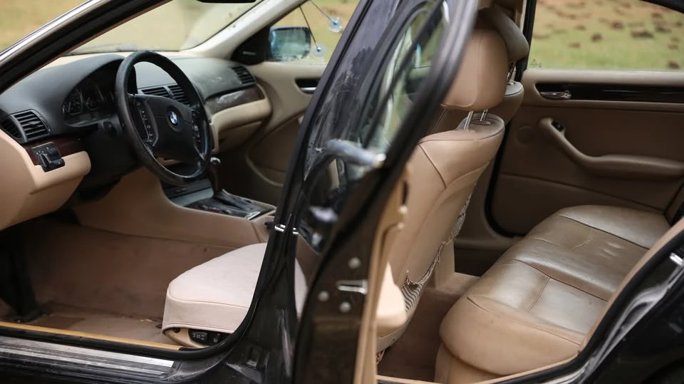 2005 BMW E46 330i & 330Ci - Image 7 of 15