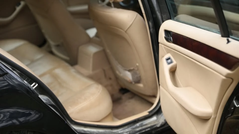 2005 BMW E46 330i & 330Ci - Image 11 of 15