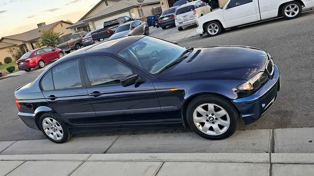2005 BMW 3 Series 325i Sedan