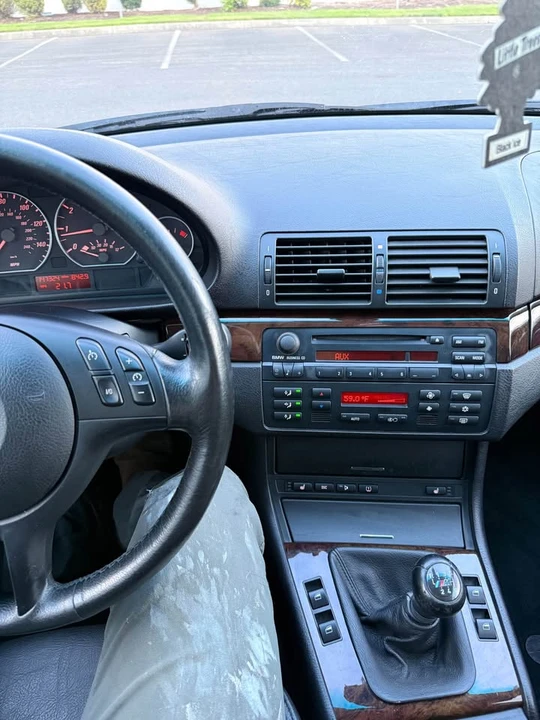 2005 BMW E46 330i & 330Ci - Image 8 of 11