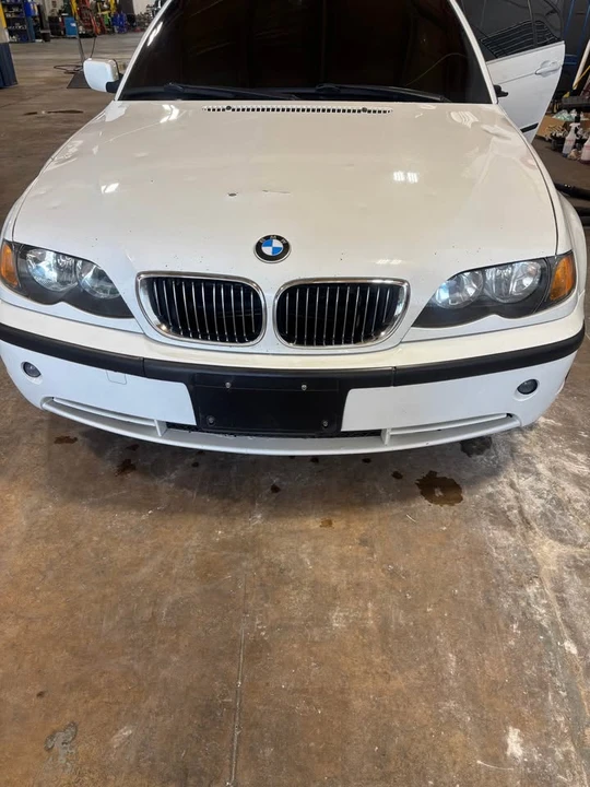 2005 BMW E46 330i & 330Ci - Image 3 of 5
