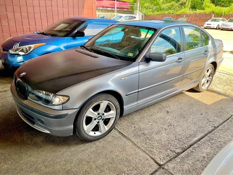 2005 BMW 3 Series 330xi Sedan 4D