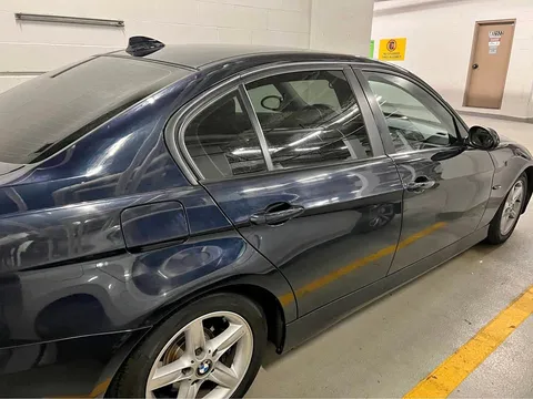2005 BMW 325i Sedan