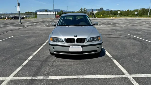 2005 BMW 325i