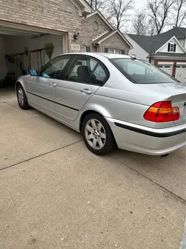 2005 BMW 325i Sedan