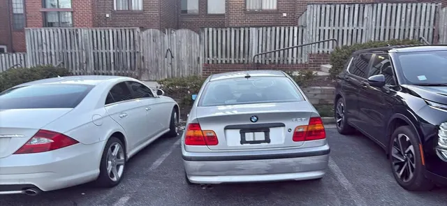 2005 BMW 325i Sedan