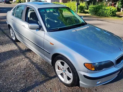 2005 BMW 325i Sedan