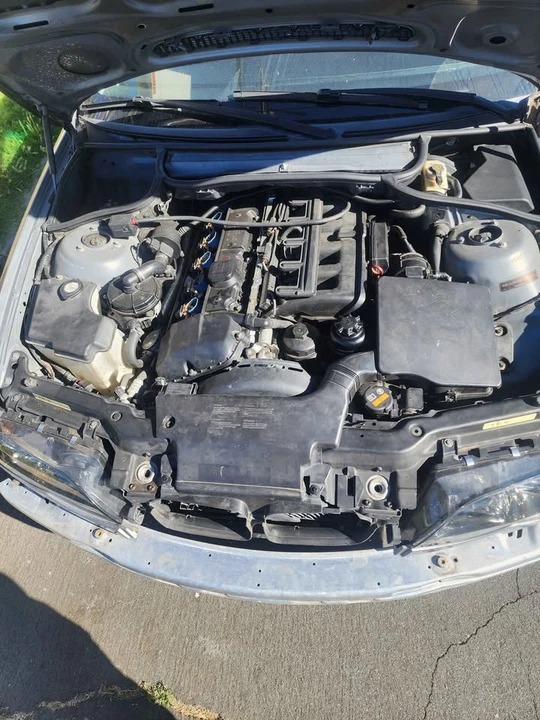 2005 BMW E46 330i & 330Ci - Image 8 of 9