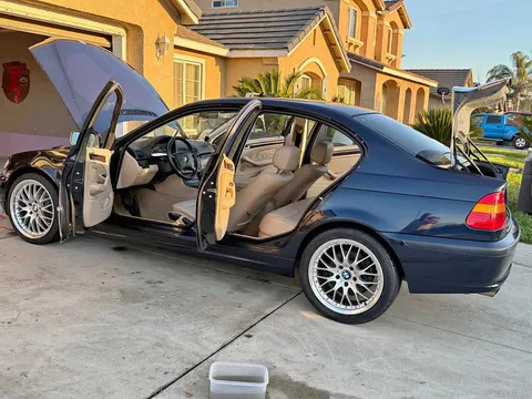 2005 BMW 325i Sedan