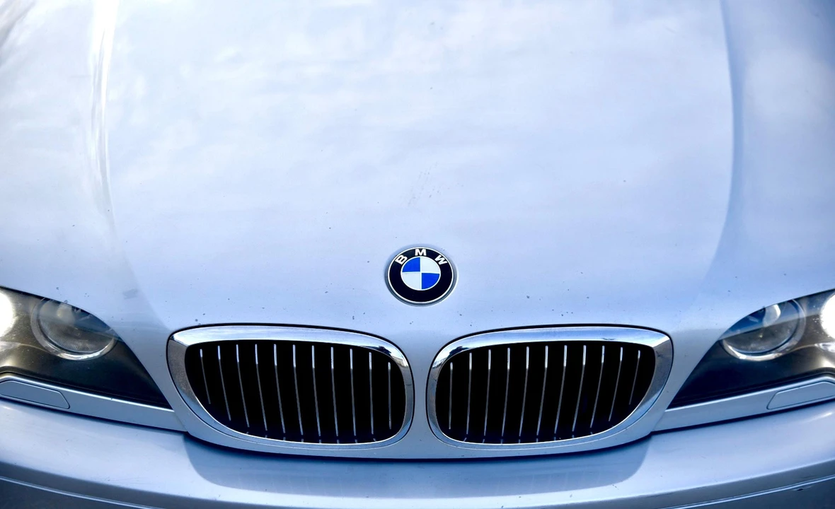 2005 BMW E46 330i & 330Ci - Image 11 of 31