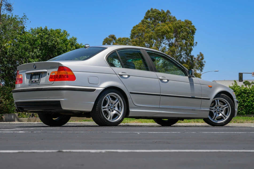 2005 BMW E46 330i & 330Ci - Image 17 of 31