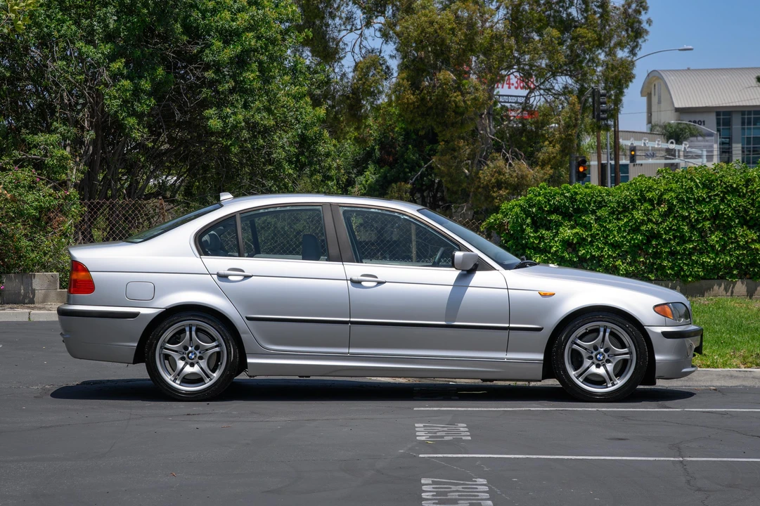 2005 BMW E46 330i & 330Ci - Image 19 of 31