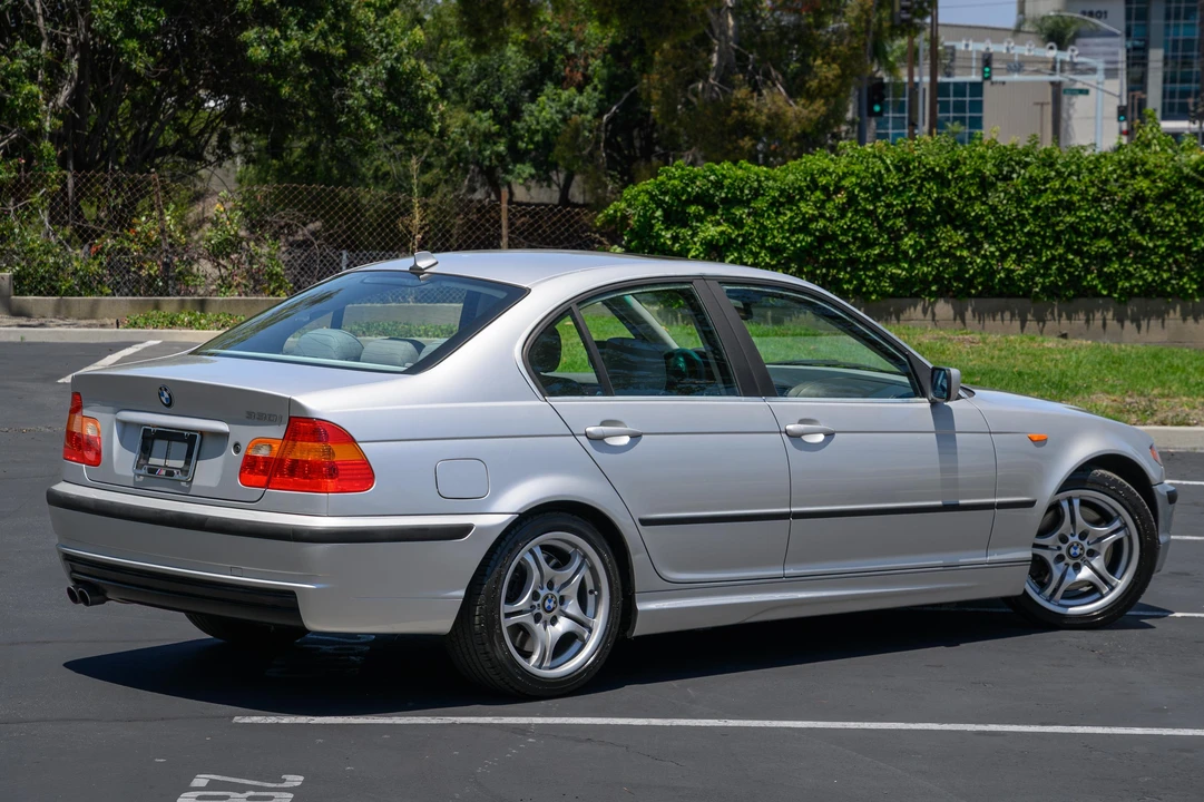 2005 BMW E46 330i & 330Ci - Image 16 of 31