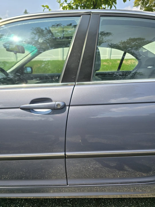 2005 BMW E46 330i & 330Ci - Image 23 of 31