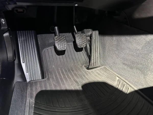 2005 BMW E46 330i & 330Ci - Image 7 of 21