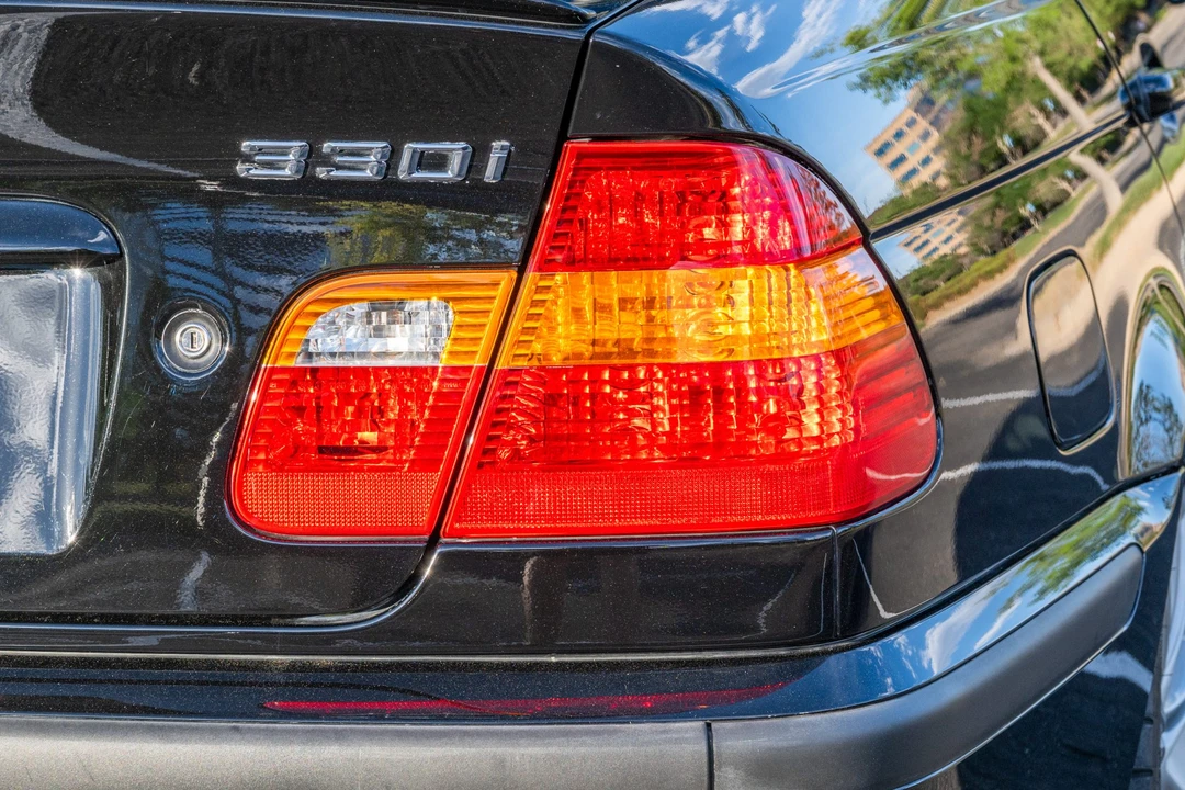 2005 BMW E46 330i & 330Ci - Image 23 of 31