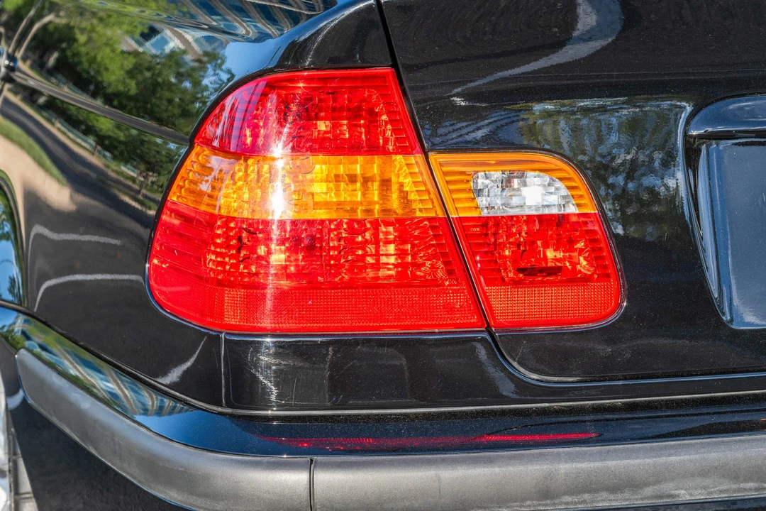 2005 BMW E46 330i & 330Ci - Image 22 of 31