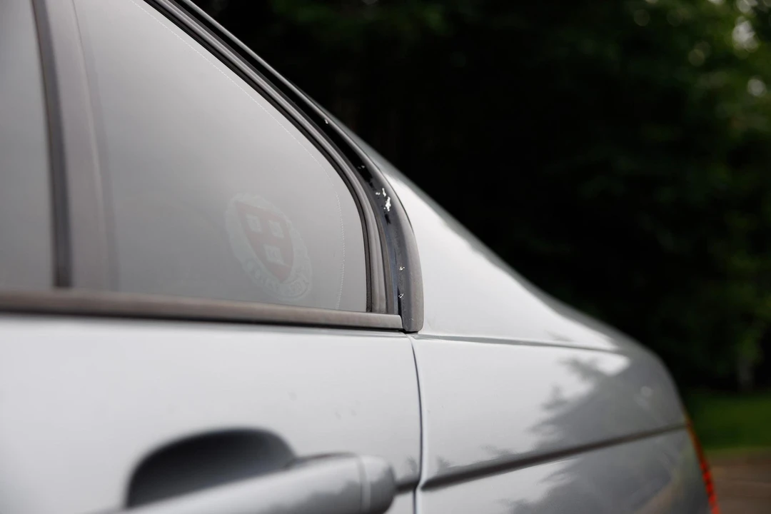 2005 BMW E46 330i & 330Ci - Image 23 of 31