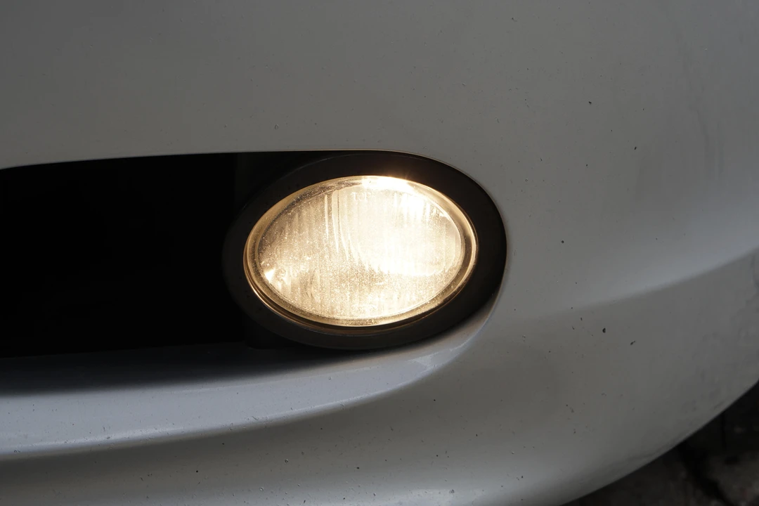 2005 BMW E46 330i & 330Ci - Image 15 of 31
