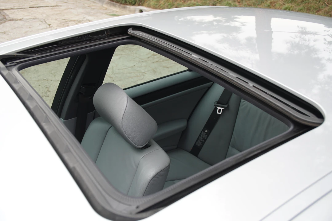 2005 BMW E46 330i & 330Ci - Image 17 of 31