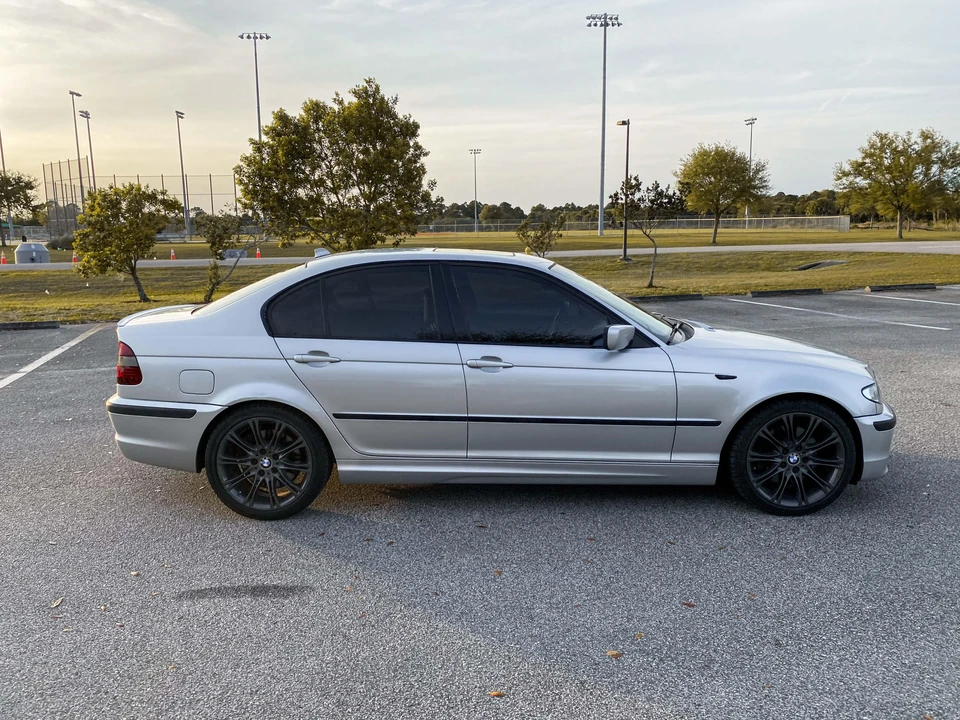 2005 BMW E46 330i & 330Ci - Image 24 of 31