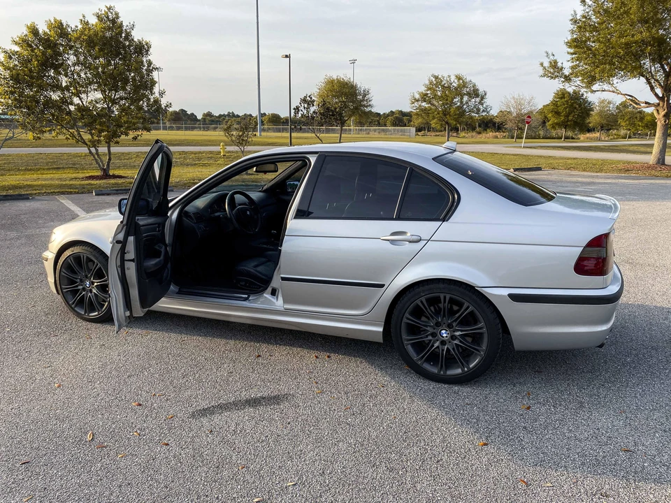 2005 BMW E46 330i & 330Ci - Image 17 of 31